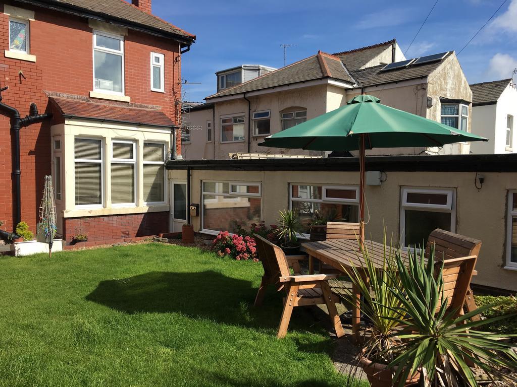 San Remo Apartments Blackpool Bagian luar foto